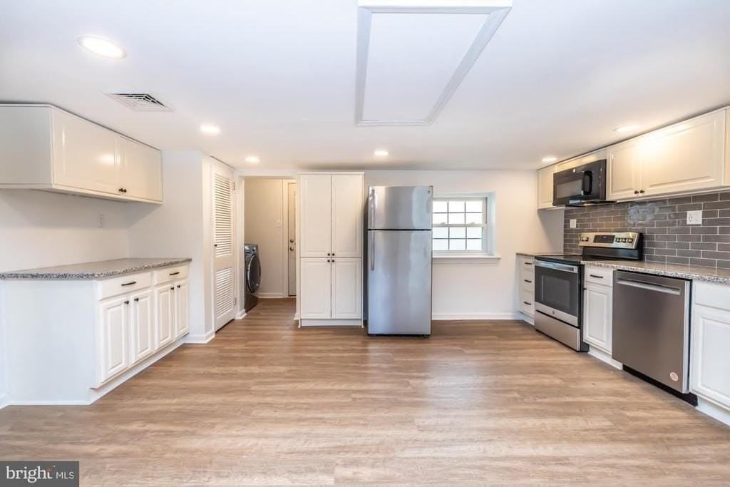 405 Edgewood Ave - Photo 6 of 32