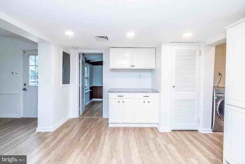 405 Edgewood Ave - Photo 7 of 32