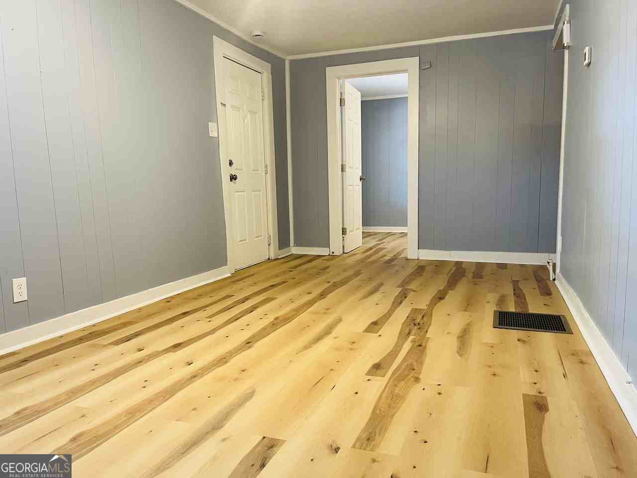 103 Addie St - Photo 4 of 21