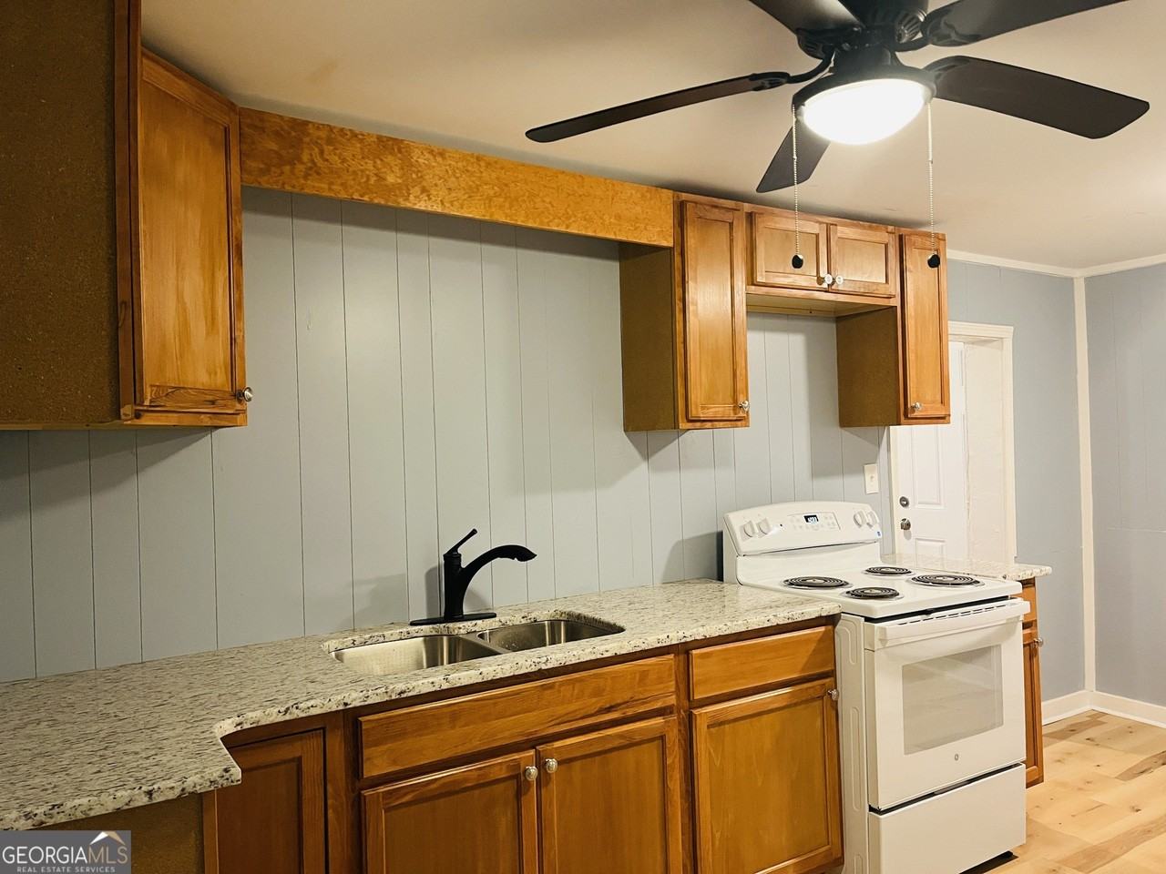 103 Addie St - Photo 7 of 21