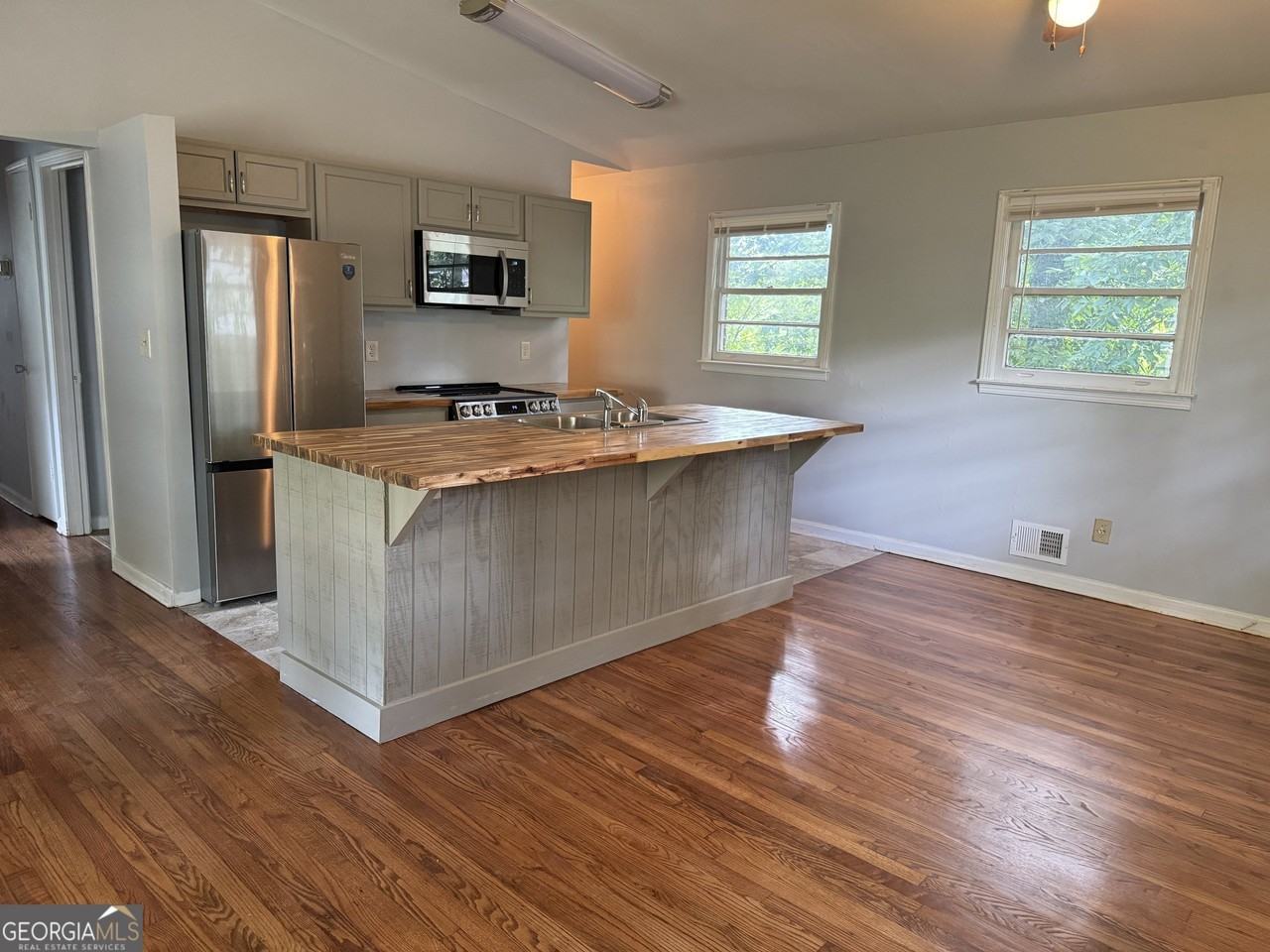 3517 Forrest Park Rd Se - Photo 3 of 10