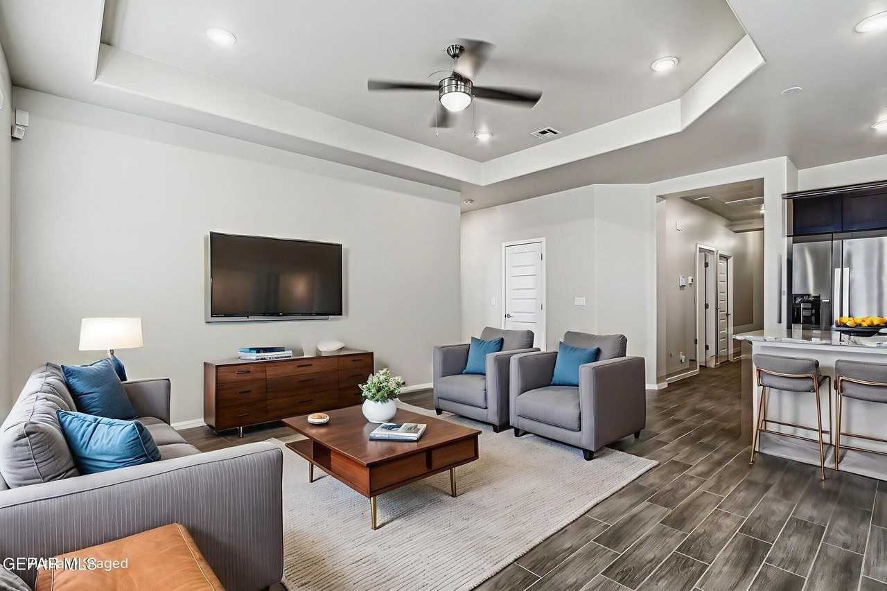 13704 Harbottle St - Photo 3 of 36