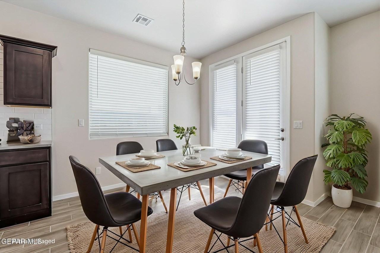 13704 Harbottle St - Photo 4 of 36