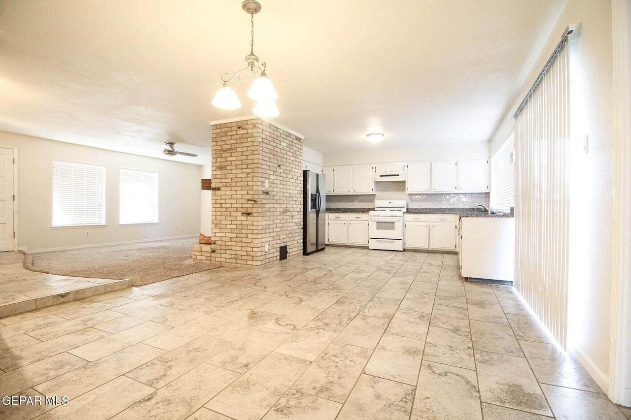 6613 Southwind Dr - Photo 5 of 11