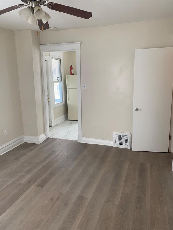 5716 Calumet Ave Apt 4 #4 - Photo 2 of 9