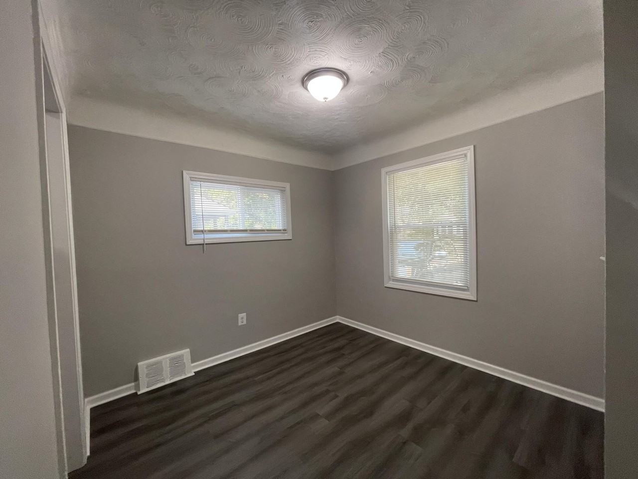 18943 Greydale Ave - Photo 6 of 21