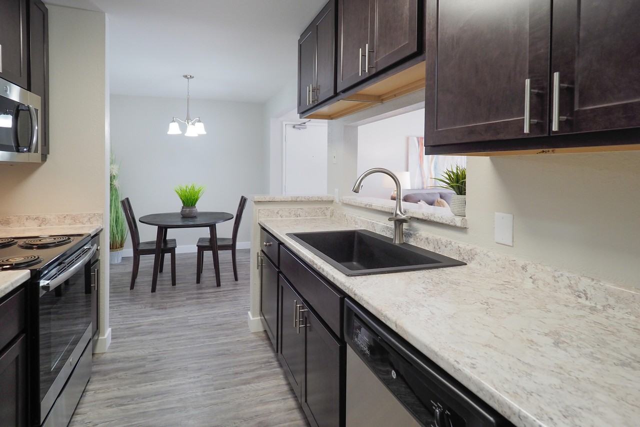 3235 Mill Creek Dr Apt 8 #8 - Photo 6 of 7