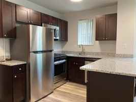 featured image of 912 Oakland Ave Apt 5 #5