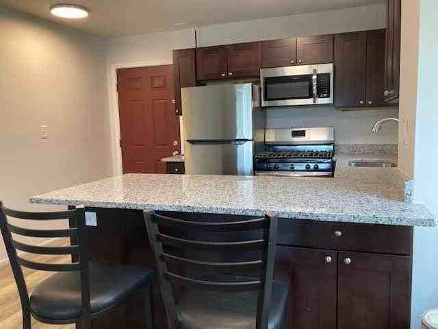 912 Oakland Ave Apt 5 #5 - Photo 2 of 8