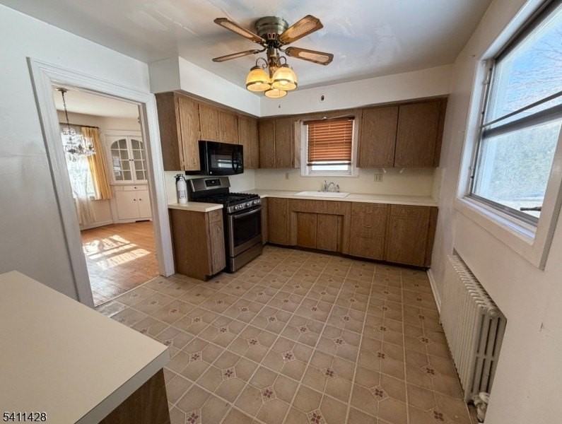 136 Roosevelt Ave - Photo 5 of 10