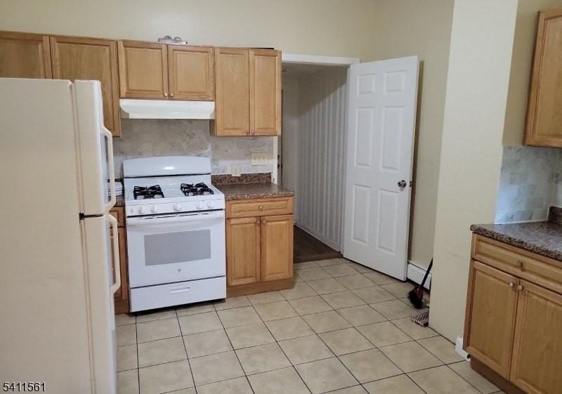 172 9th St - Photo 2 of 9