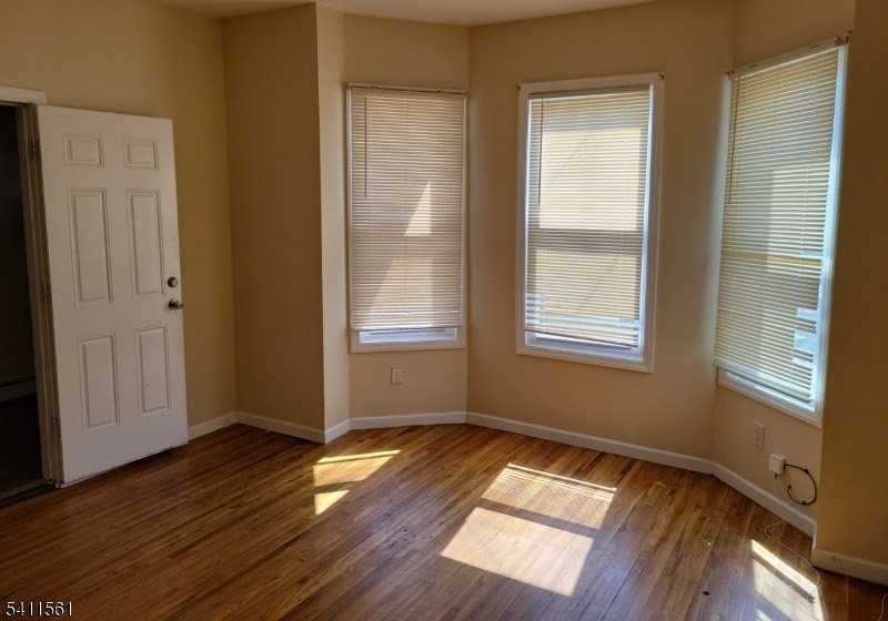 172 9th St - Photo 6 of 9