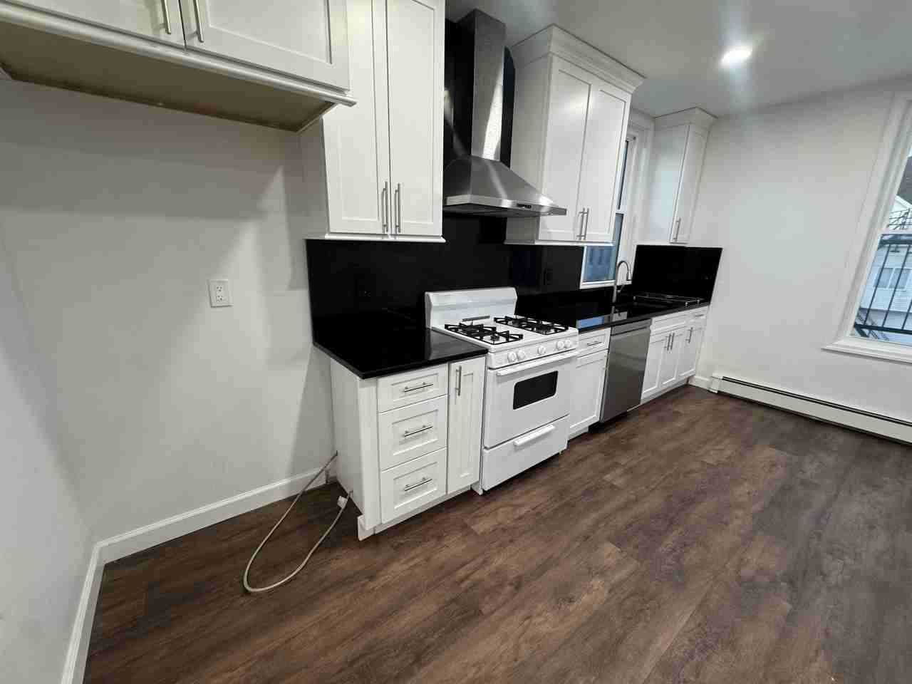 720 27th St #2 - Photo 2 of 6