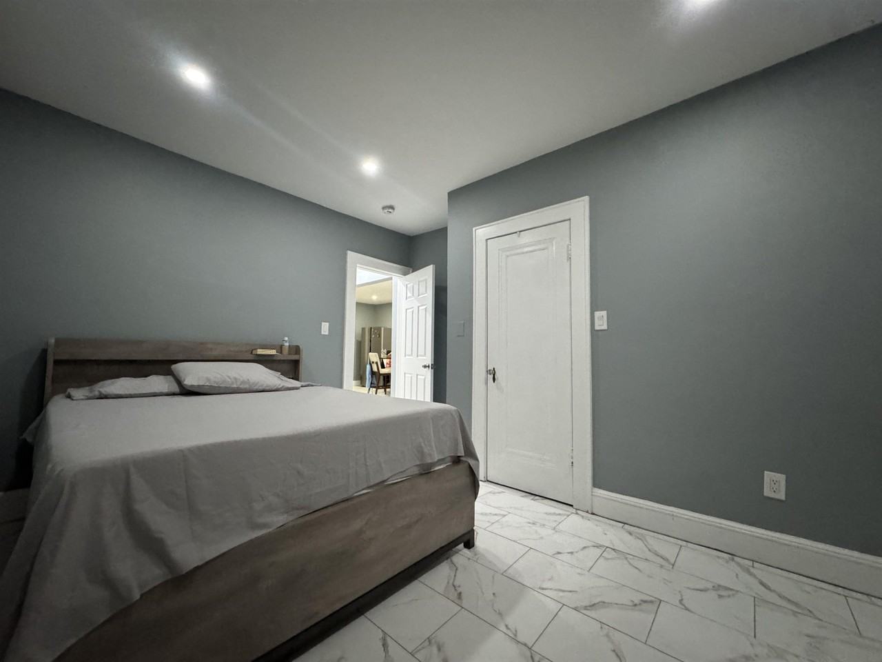 225 E 19th St #2 - Photo 4 of 9