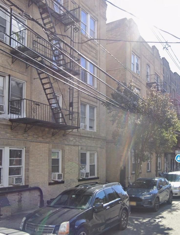 5608 Hudson Ave #13 - Photo 5 of 5