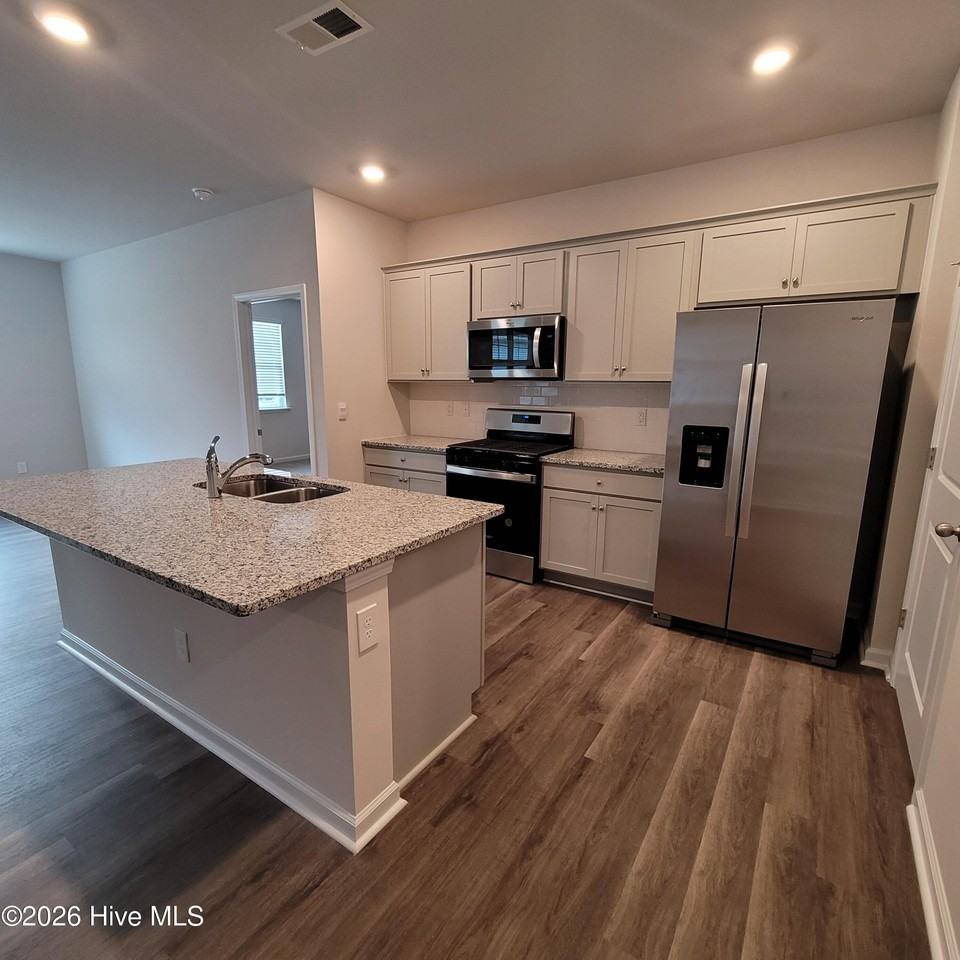 7120 Foxhollow Ln - Photo 5 of 40