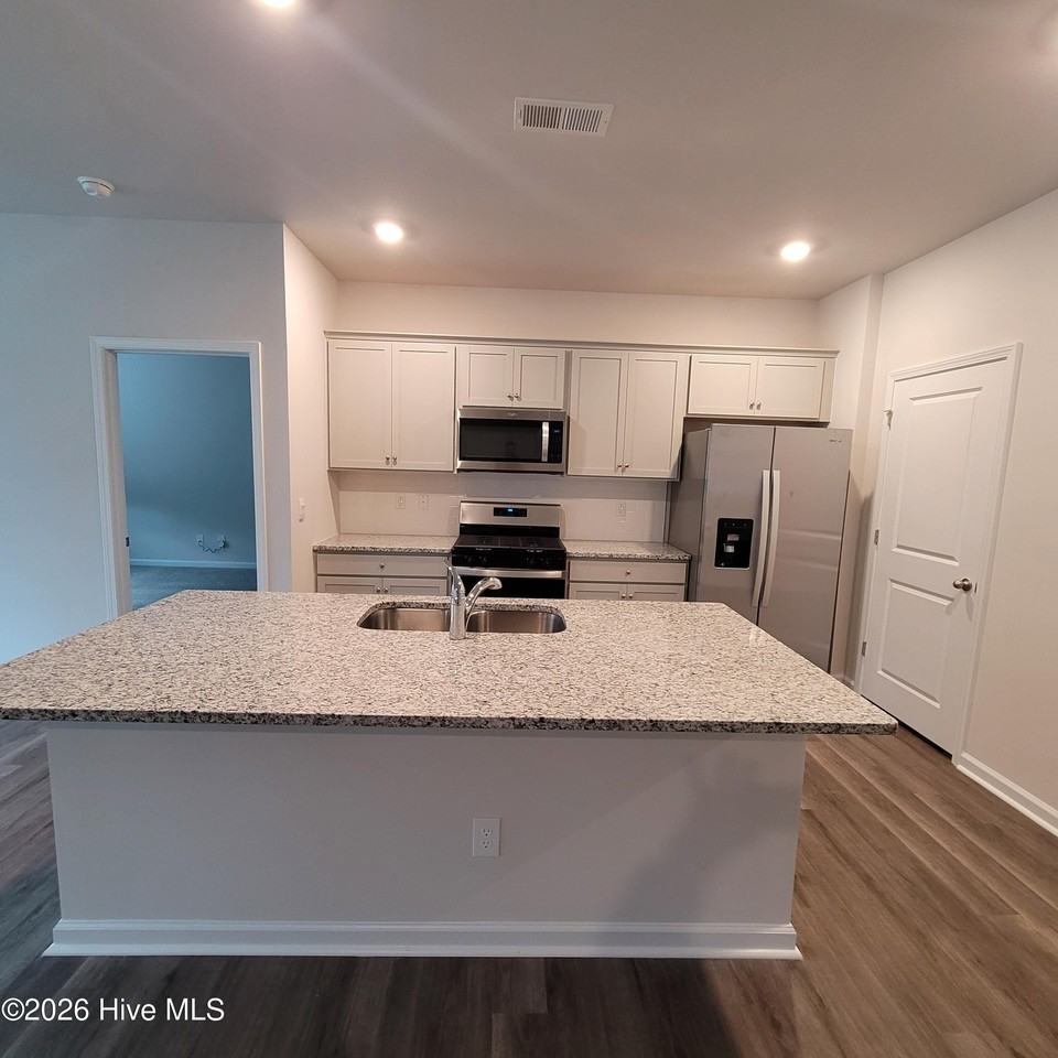 7120 Foxhollow Ln - Photo 6 of 40