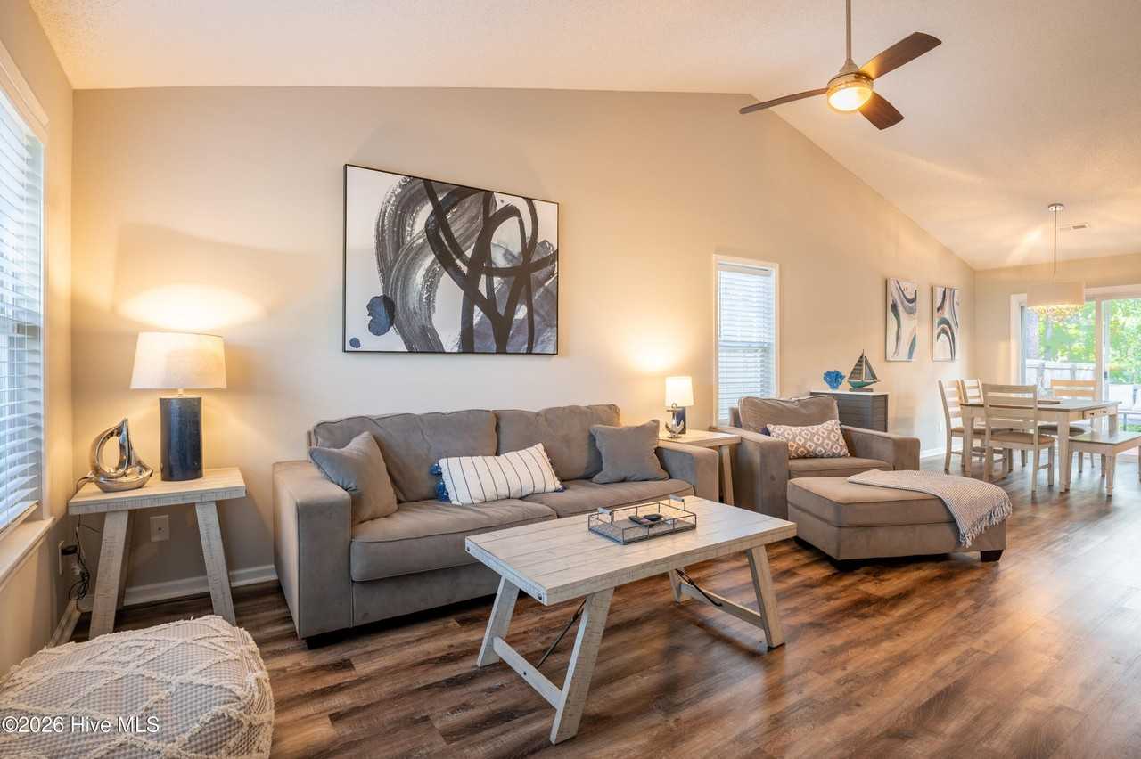 907 Brewster Ln - Photo 2 of 23