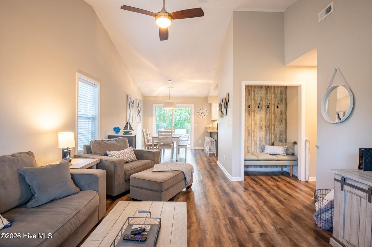 907 Brewster Ln - Photo 5 of 23