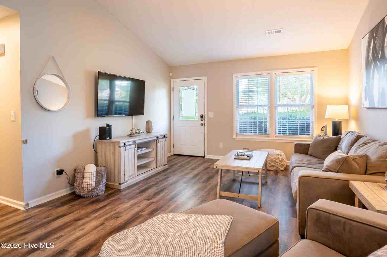 907 Brewster Ln - Photo 6 of 23