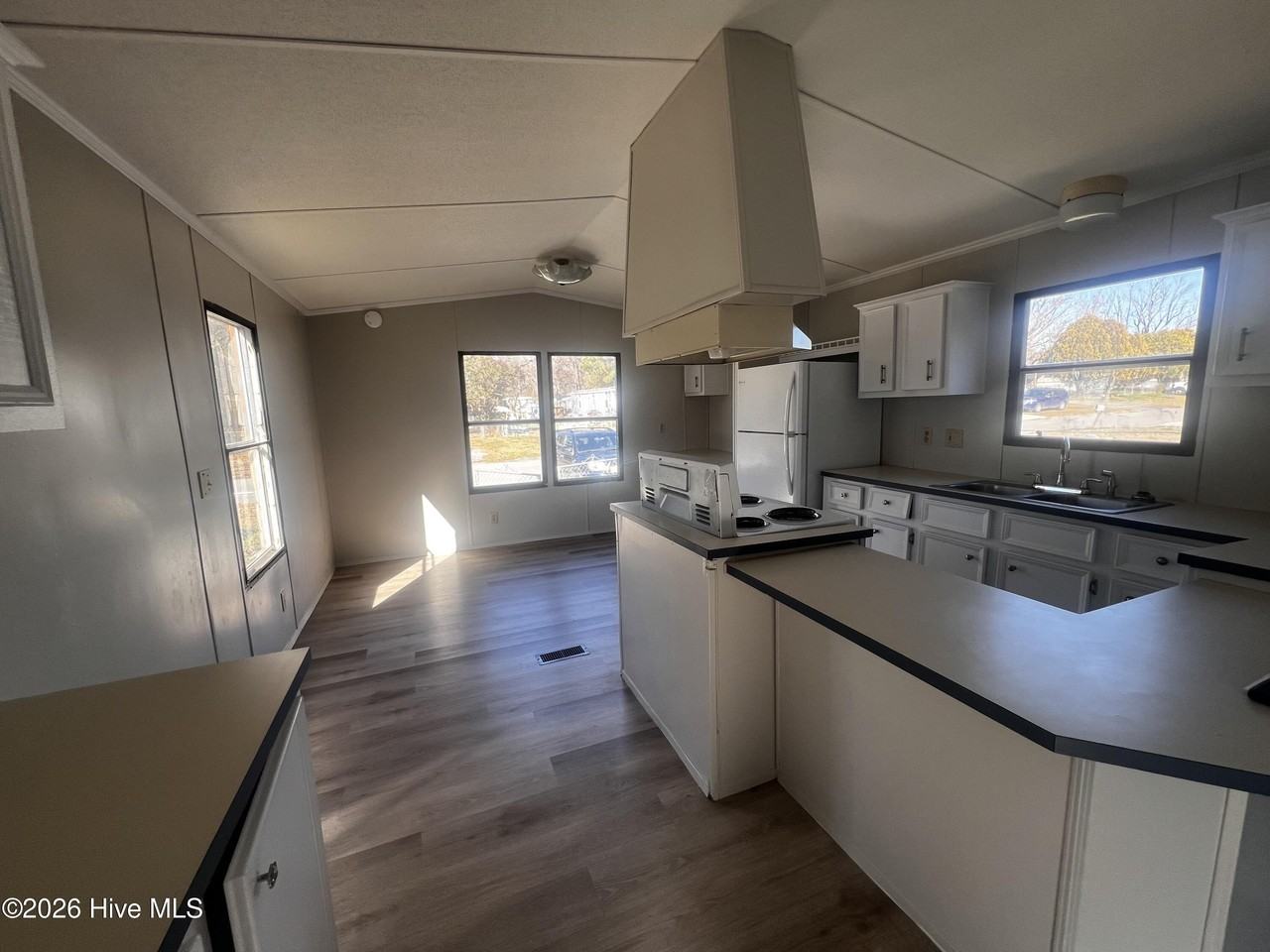 424 Daly St - Photo 2 of 11