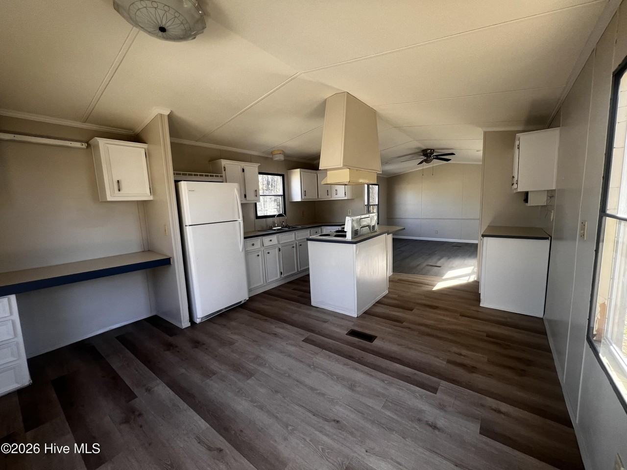 424 Daly St - Photo 3 of 11