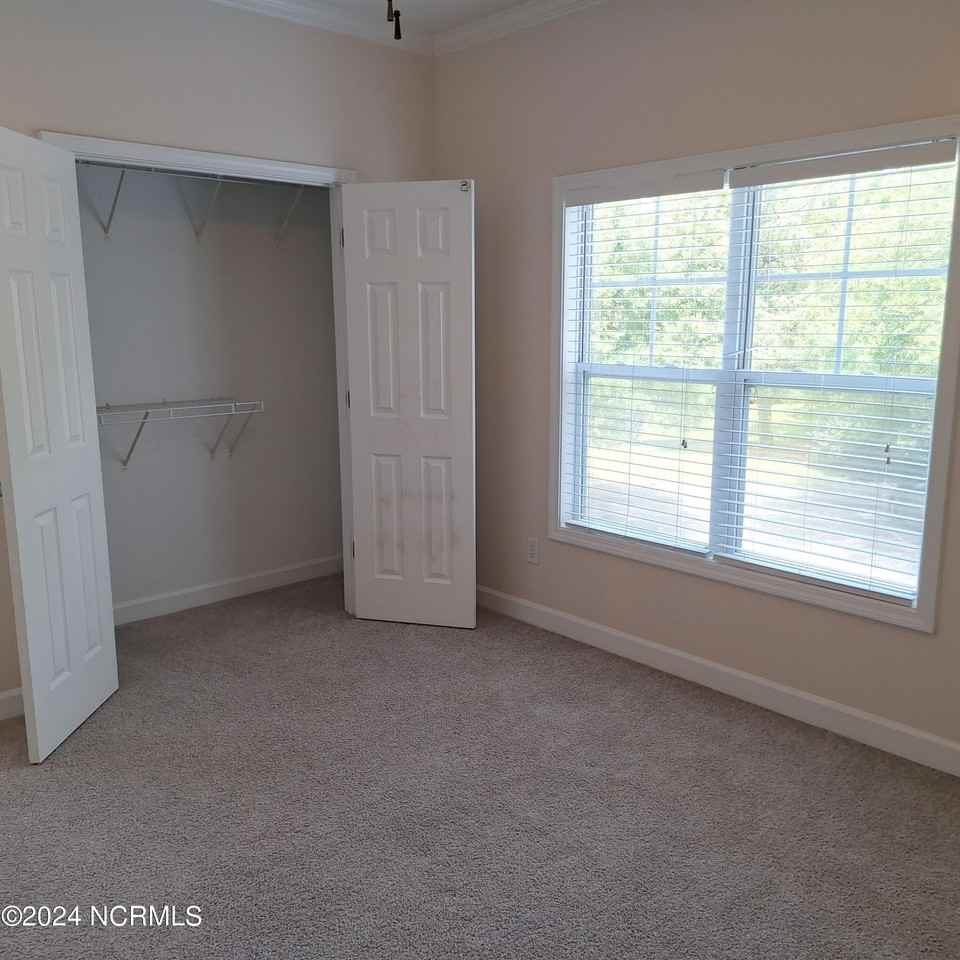 1607 Shoreline Pl - Photo 6 of 13