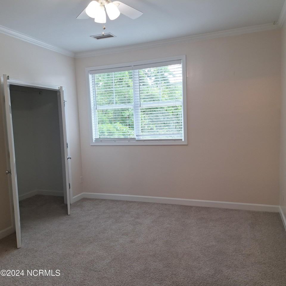 1607 Shoreline Pl - Photo 7 of 13