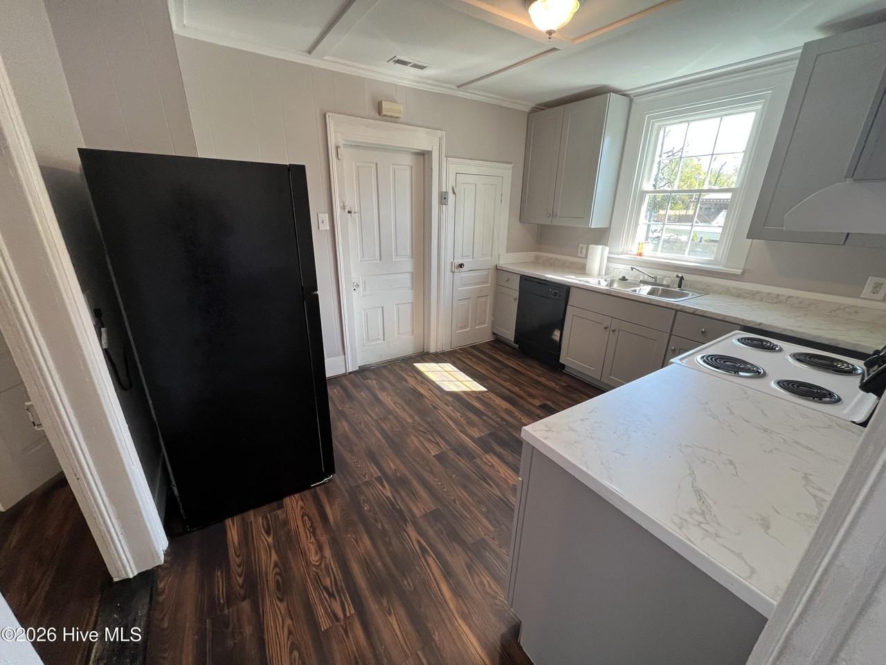 2319 Market St - Photo 6 of 22