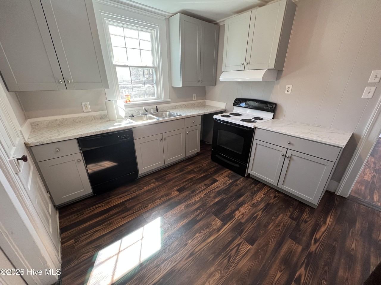 2319 Market St - Photo 7 of 22