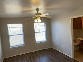 305 N Chicago Ave Apt B #B - Photo 1 of 1