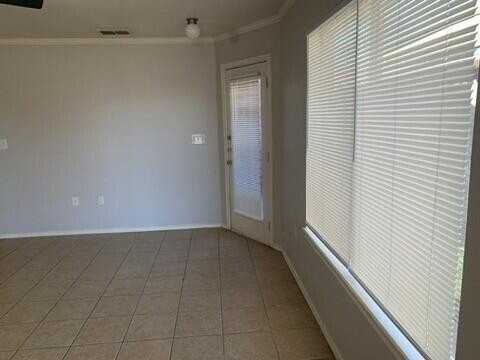 305 N Chicago Ave Apt B #B - Photo 3 of 17