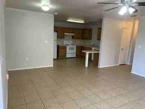 305 N Chicago Ave Apt B #B - Photo 5 of 17