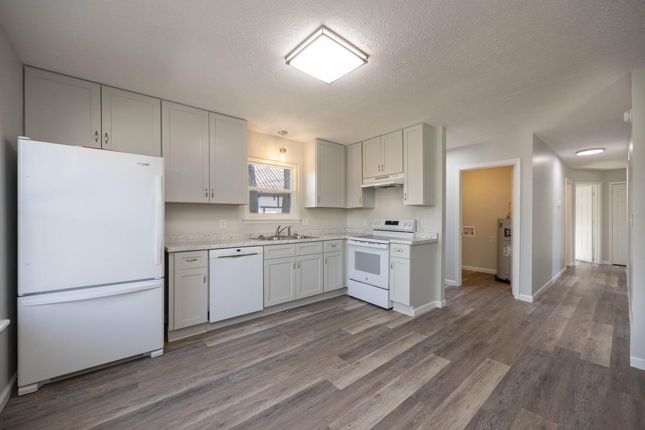 140 Levy Rd - Photo 4 of 25