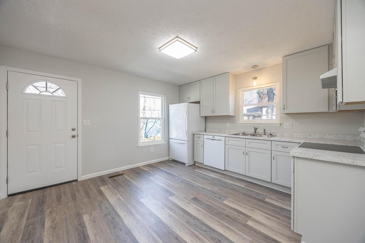 140 Levy Rd - Photo 6 of 25