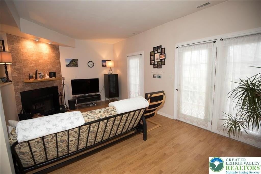 112 Freedom Ct - Photo 6 of 16