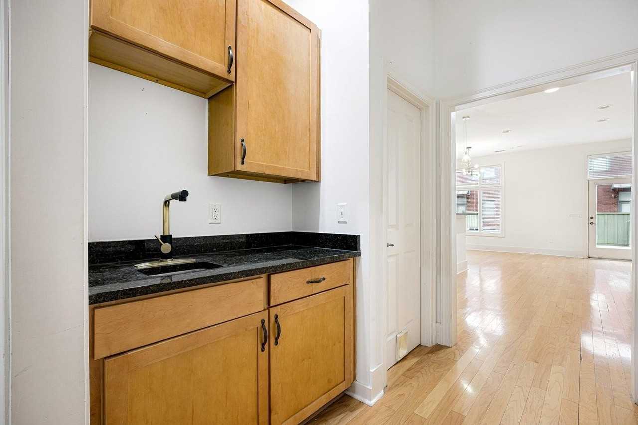 614 Tennessee St #201 - Photo 5 of 24