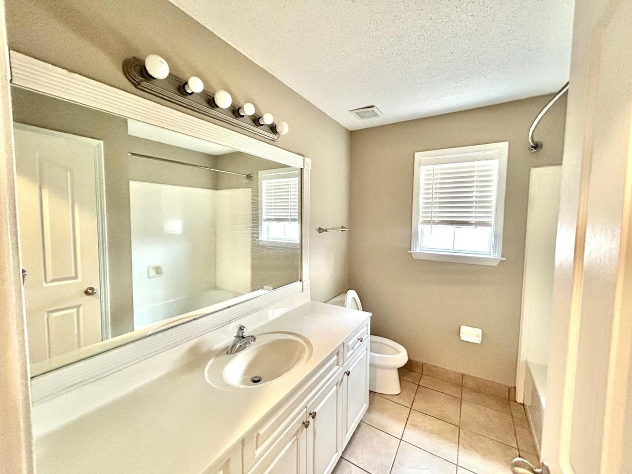 5069 Millus Cv - Photo 6 of 15