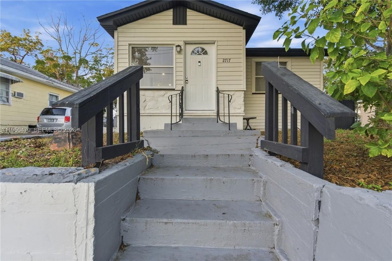 2717 W Cherry St - Photo 2 of 23