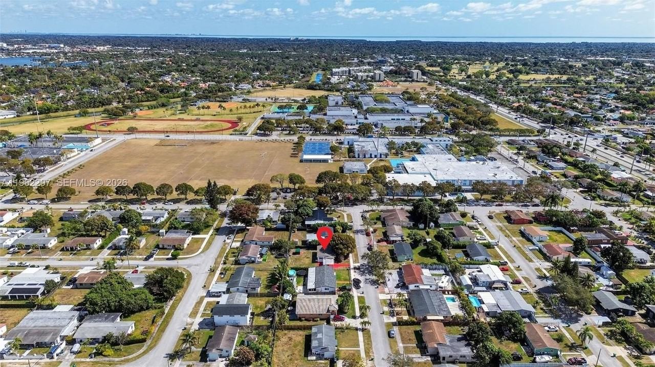 10325 Sw 149th Ter - Photo 3 of 34