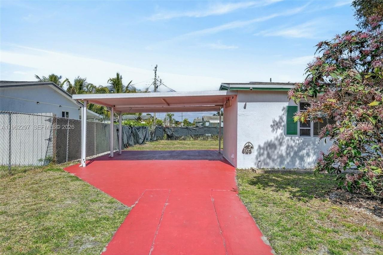 10325 Sw 149th Ter - Photo 4 of 34