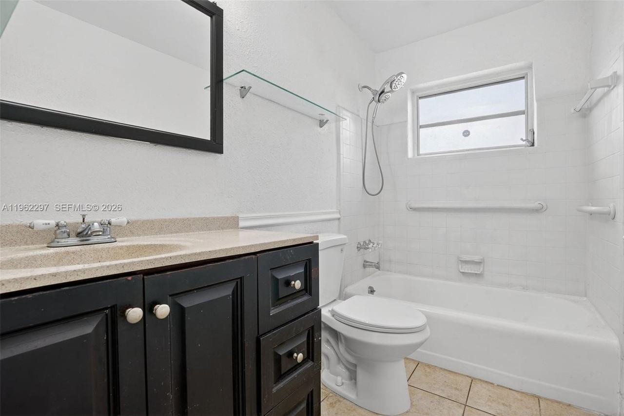 10325 Sw 149th Ter - Photo 7 of 34