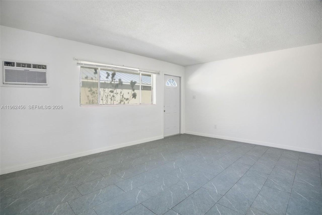 907 N 20th St #B - Photo 4 of 18