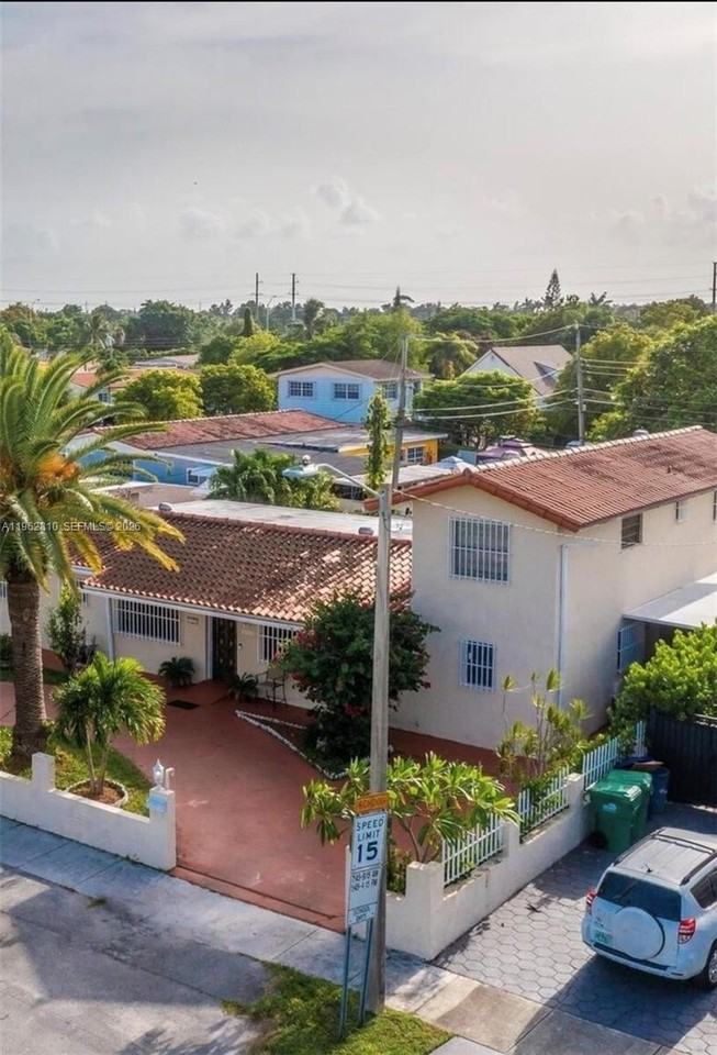 2820 Sw 95th Ave - Photo 2 of 18