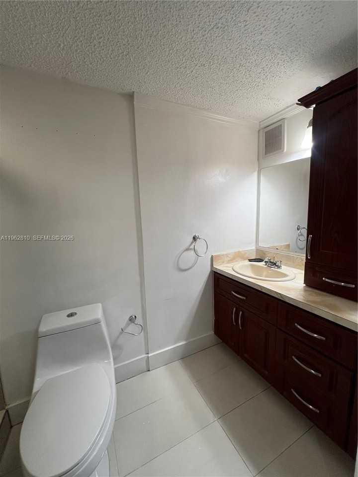 2820 Sw 95th Ave - Photo 7 of 18