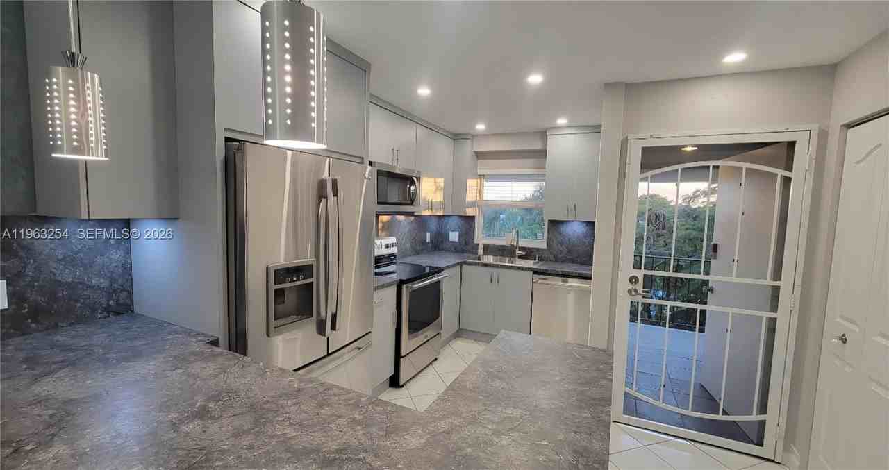 1785 N Andrews Sq #308E - Photo 2 of 26