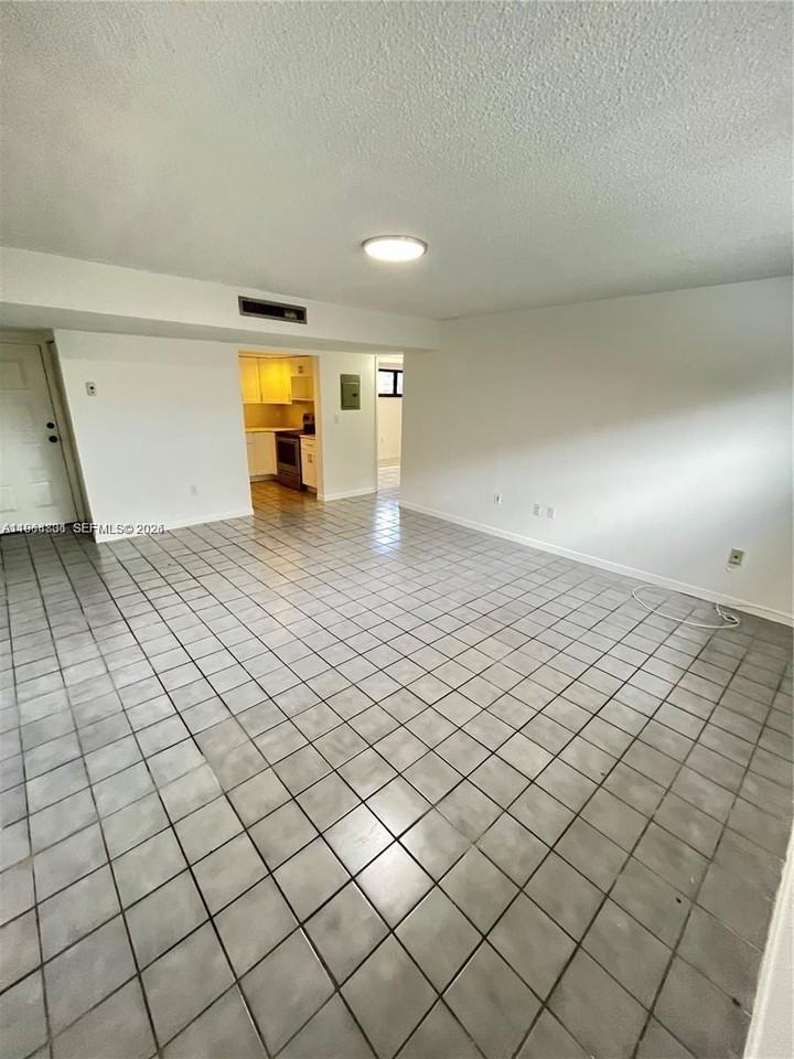 5 Olive Dr #5 - Photo 3 of 11