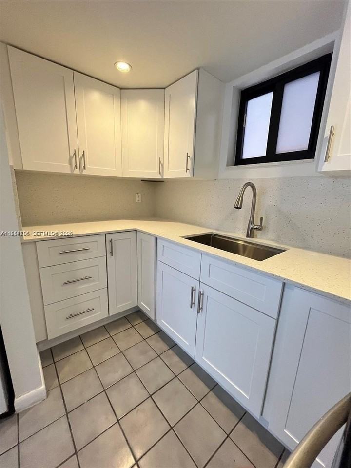 5 Olive Dr #5 - Photo 4 of 11