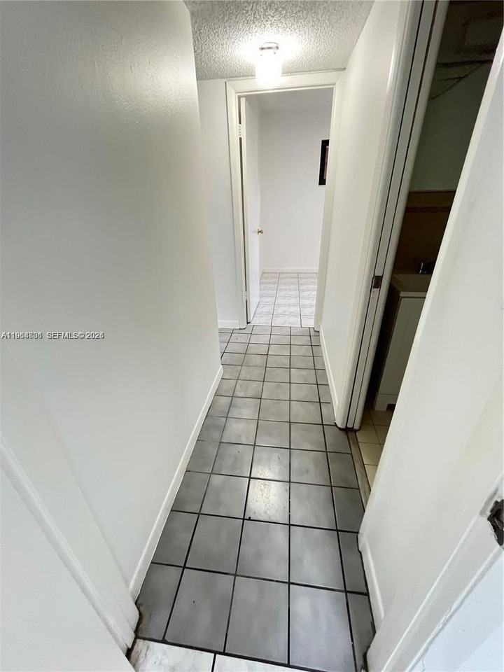 5 Olive Dr #5 - Photo 6 of 11