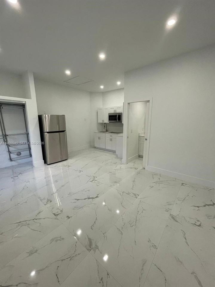 16520 Sw 52nd St #1 - Photo 6 of 9